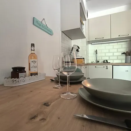 Studio Mimosa Rez-De-Chaussee A 800M De La Plage Et Des Commerces - Parking Prive - Climatise *